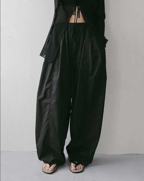 【3月中旬入荷次第お届けのご予約】anuke（アンヌーク） Volumetuck Cocoon Pants 62710710.
