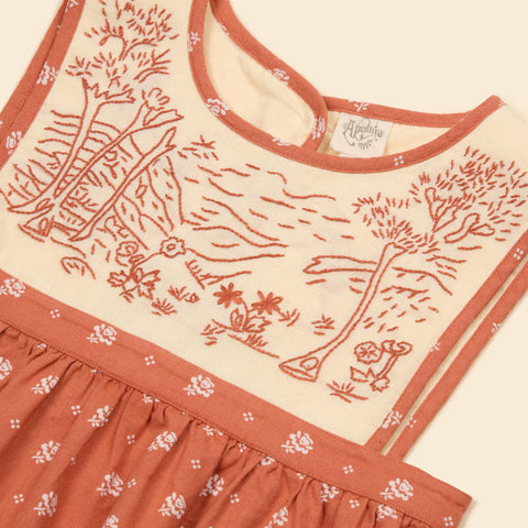 Apolina（アポリナ）2026AW BIBI HAND EMBROIDERED PINAFORE - MOUNTAIN CALICO JAM -　ピナフォア