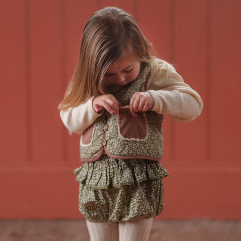 Little Cotton Clothes（リトルコットンクローズ）2025AW Bay Waistcoat Combe Floral リバーシブルベスト、アウター