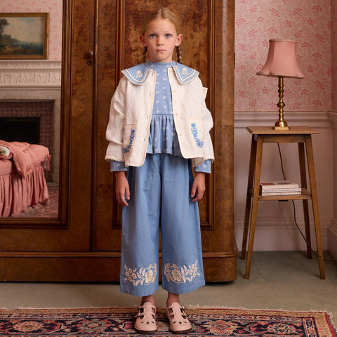 Apolina（アポリナ）2026AW CLARA TROUSER SET - MILK/BOOK BLUE -　キッズセットアップ、ブラウス、パンツ