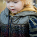 1 + in the family（ワンモア イン ザ ファミリー） 2026AW COLUMBIA -blue- vest フード付きベスト.