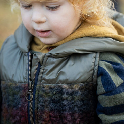 1 + in the family（ワンモア イン ザ ファミリー） 2026AW COLUMBIA -blue- vest フード付きベスト.