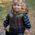 1 + in the family（ワンモア イン ザ ファミリー） 2026AW COLUMBIA -blue- vest フード付きベスト.