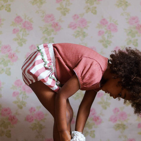 Little Cotton Clothes（リトルコットンクローズ）2026SS Frilly Bloomers in Raspberry Stripe ストライプ柄ブルマ、ショートパンツ