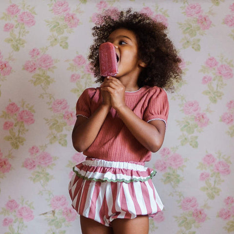 Little Cotton Clothes（リトルコットンクローズ）2026SS Frilly Bloomers in Raspberry Stripe ストライプ柄ブルマ、ショートパンツ