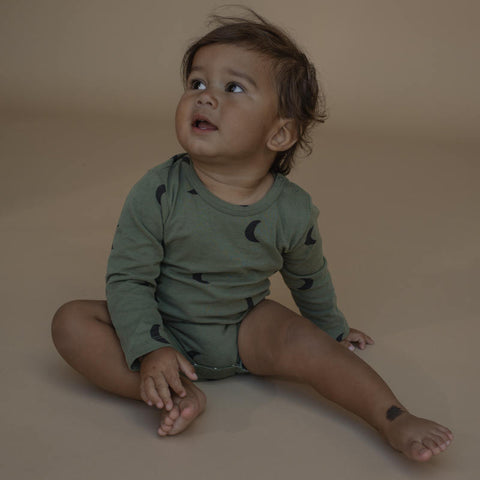 【D1】organic zoo（オーガニックズー）2026AW Pine Midnight Bodysuit GOTS ボディスーツ、ロンパース