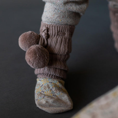 【50%OFFセール】Mabli Knitwear（マブリ） 2023AW POM-POM LEG WARMERS ALMOND,PECAN,MINK ポンポン付きレッグウォーマー