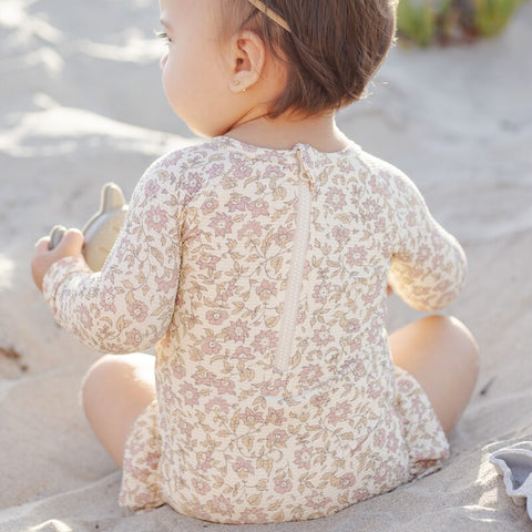 【D1】Quincy Mae（クインシーメイ）2026SS  OLIVIA  RASHGUARD ONE-PIECE -DAHLIA-　ラッシュガードワンピース