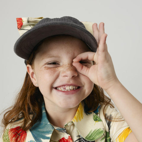 WOLF&RITA（ウルフアンドリタ） 2026SS IVONE HAT -graphite- リボン付きキャップ、キッズ帽子