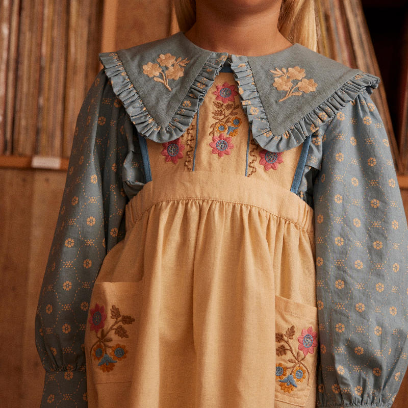 ワンピース Apolina Ursina Embroidered Pinafore 5-7y ワンピース Apolina Ursina Embroidered Pinafore 5-7y Cotton woven