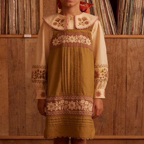 Apolina（アポリナ）2025AW  Vittoria Apron Shift - Dried Moss -　エプロンシャツ、キッズドレス