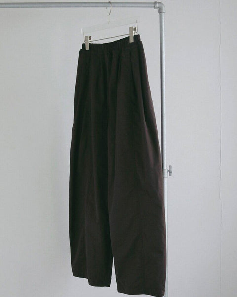 【3月中旬入荷次第お届けのご予約】anuke（アンヌーク） Volumetuck Cocoon Pants 62710710.