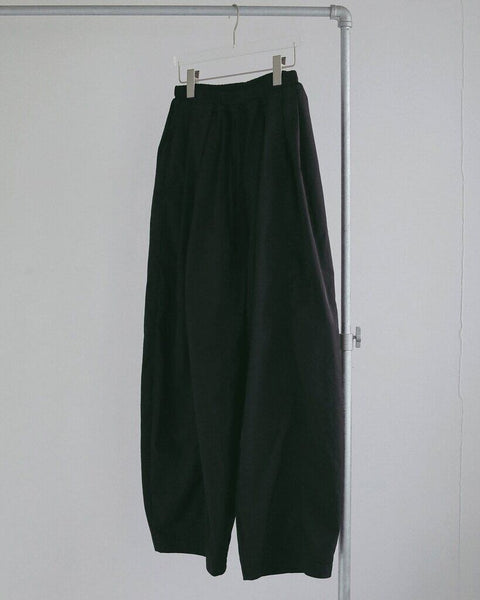 【3月中旬入荷次第お届けのご予約】anuke（アンヌーク） Volumetuck Cocoon Pants 62710710.