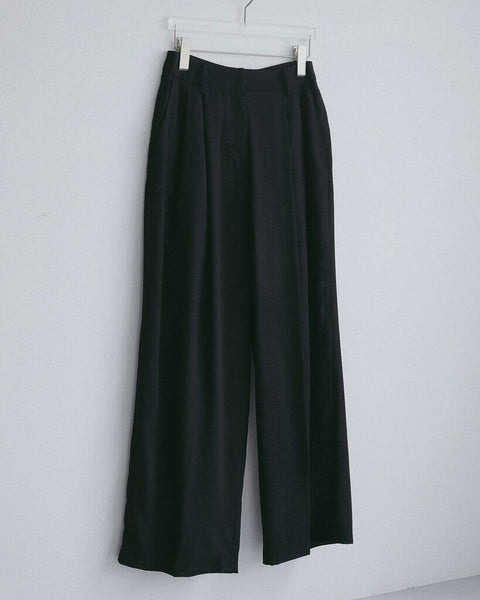 【4月下旬入荷次第お届けのご予約】anuke（アンヌーク） Woolchambray Tuck Pants 62710717.