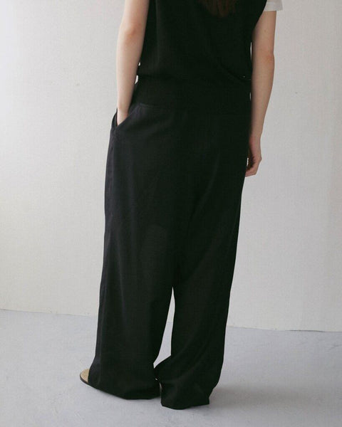 【4月下旬入荷次第お届けのご予約】anuke（アンヌーク） Woolchambray Tuck Pants 62710717.