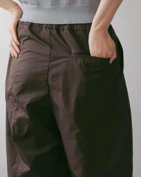 【3月中旬入荷次第お届けのご予約】anuke（アンヌーク） Volumetuck Cocoon Pants 62710710.