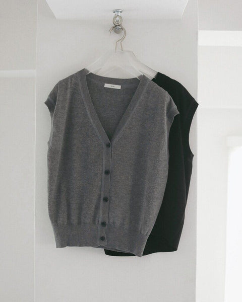 【4月中旬入荷次第お届けのご予約】anuke（アンヌーク） Vneck Botton Vest 62710521.