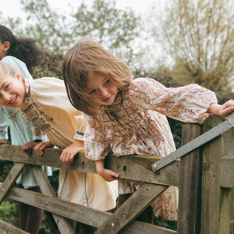 Lali Kids（ラリキッズ）2025AW Parvati Dress in Fall Vine Print キッズワンピース