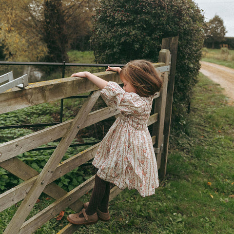 Lali Kids（ラリキッズ）2025AW Parvati Dress in Fall Vine Print キッズワンピース