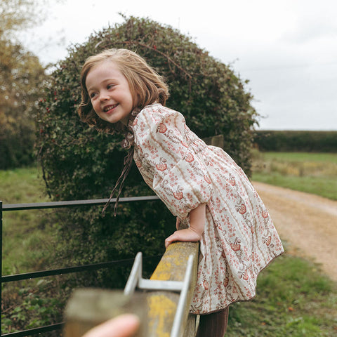 Lali Kids（ラリキッズ）2025AW Parvati Dress in Fall Vine Print キッズワンピース