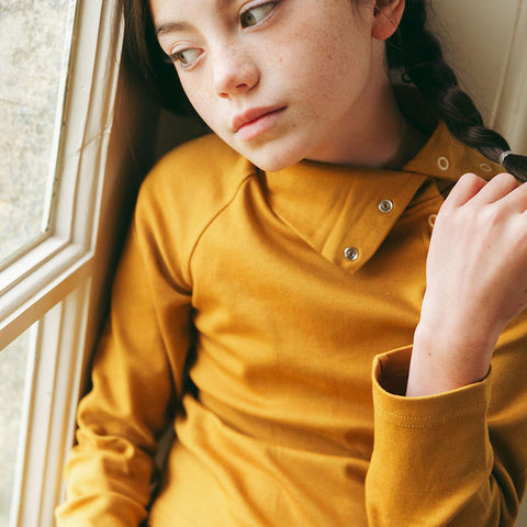 Lali Kids（ラリキッズ）2025AW Snap Turtleneck in Mustard　タートルネックトップス